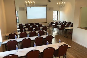 Modern Penthouse Showroom in SoHo - Image 18