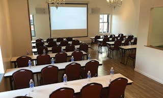 Modern Penthouse Showroom in SoHo - Image 18