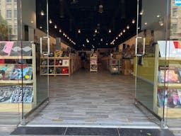 Hollywood Record Store - Image 5