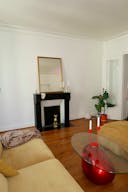 Bright Haussmann Apartment in Paris – Ideal Location for Photo or Video Shoot - Image 8