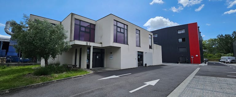 Toulouse Showroom - Image 3