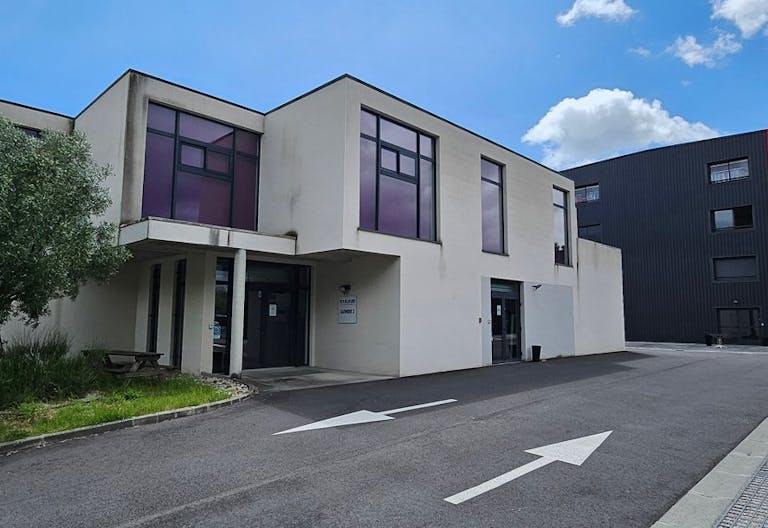 Toulouse Showroom - Image 3