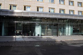 Elegant Retail Space at Historic Hotel Bristol - Image 43