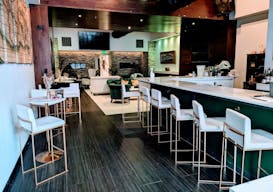 Sophisticated bar and lounge in the heart of downtown - Image 0