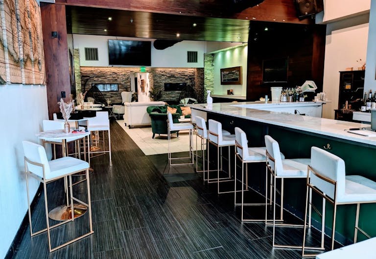 Sophisticated bar and lounge in the heart of downtown - Image 0