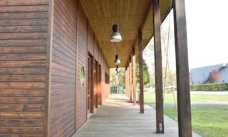 B�timent contemporain en bois id�al pour les lancements de produits et les expositions - Image 5