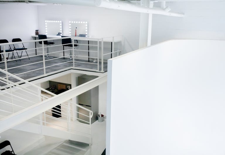 Un espace spacieux, lumineux et urbain, idéal pour des showroom, pop-up ou des expositions. - Image 3