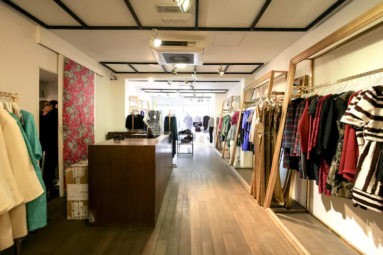Modern Pop-Up Store in Fitzrovia - Image 2
