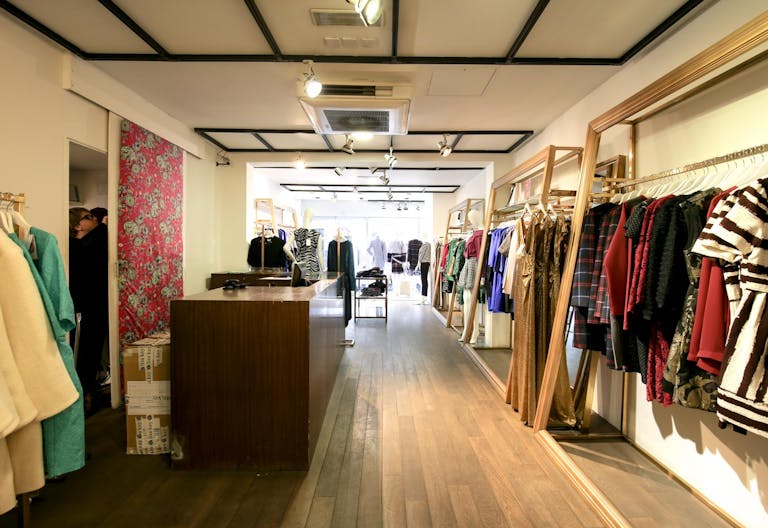 Modern Pop-Up Store in Fitzrovia - Image 2