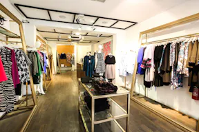 Modern Pop-Up Store in Fitzrovia - Image 4