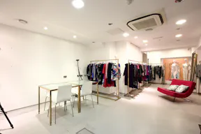 Modern Pop-Up Store in Fitzrovia - Image 8