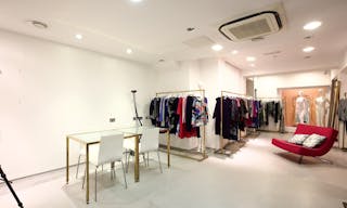 Modern Pop-Up Store in Fitzrovia - Image 8