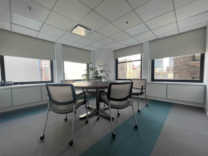 Small meeting, webinar or podcast room - Image 2