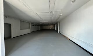 2 floor Big white open space with lights - Image 18