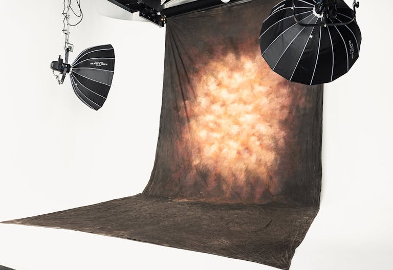 Photography Studio - Fully Equipped and Managed With Cyclorama Wall - Image 2