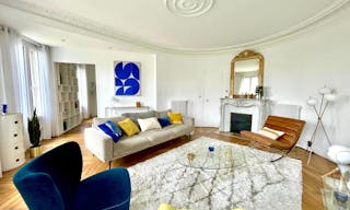 Appartement haussmannien chic et lumineux avec balcon - Image 1