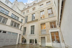 Espace showroom / �v�nement : verri�re, volume et design �pur� - Image 17