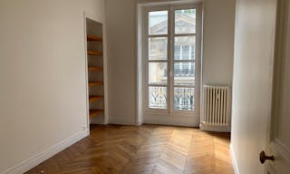 Spectacular Showroom in Saint-Germain - Image 5