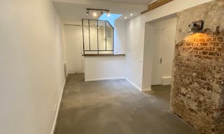 An atypical loft-style space near Montmartre - Image 7