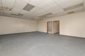 Clean Office Space - Image 7