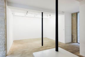 Beautiful Arts et M�tiers Showroom - Image 4