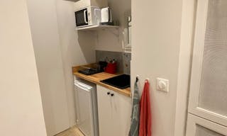 Charming and typical Parisian shop greatly located in Saint-Germain-des-Prés - Image 4