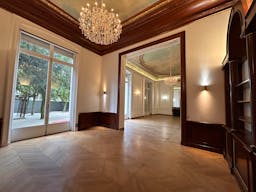 hotel particulier en plein coeur de Paris avec Jardin - Image 11