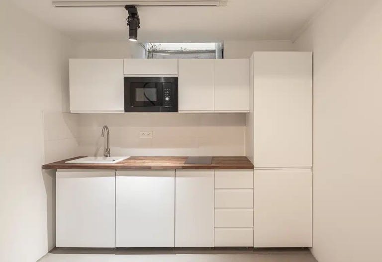 A Bright and Versatile Gallery in the Heart of Le Marais - Image 1