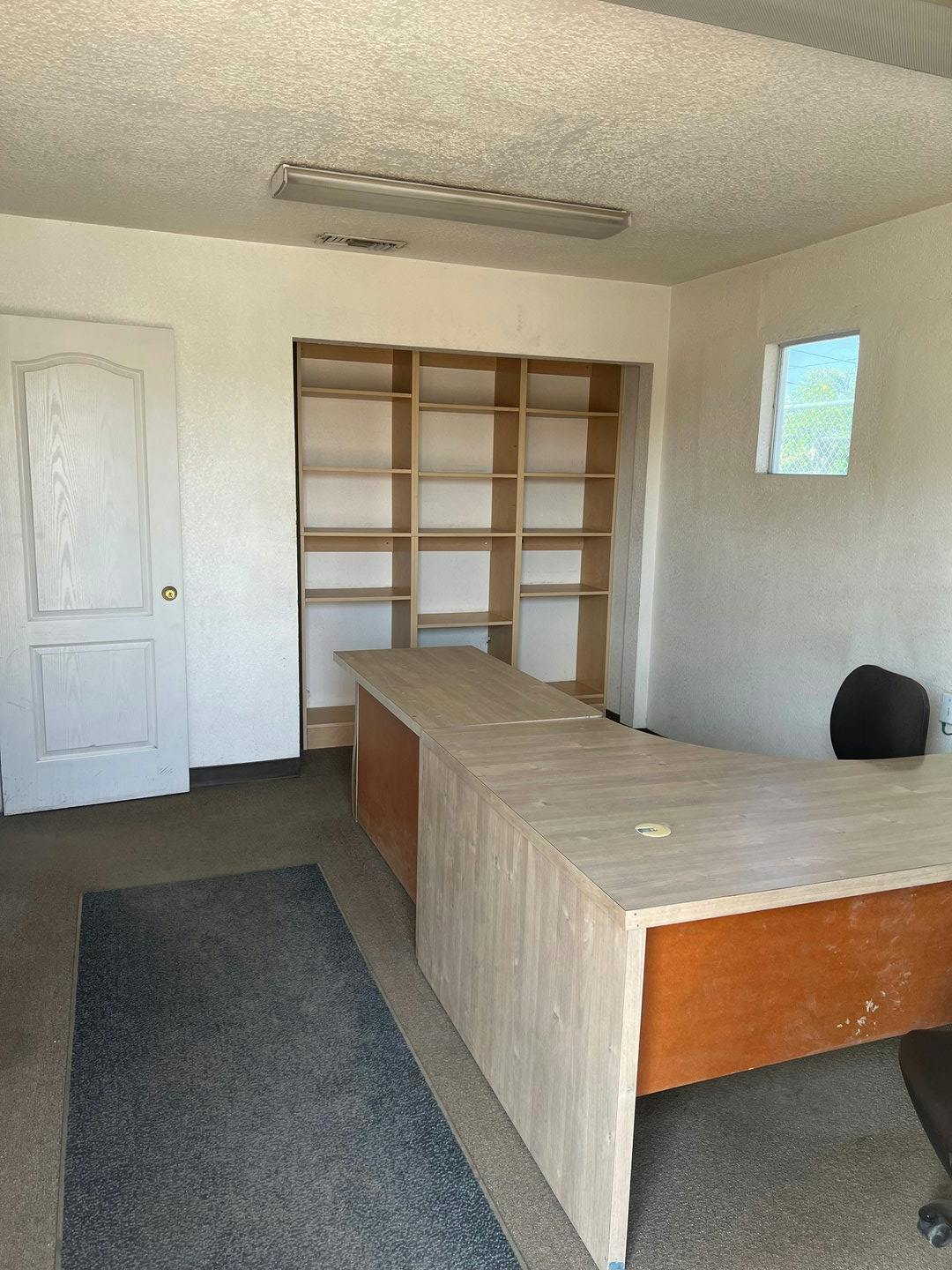 1,800 sq ft Industrial Office Space on Commercial Lot