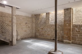 Large Showroom Rue Froissart - Image 16