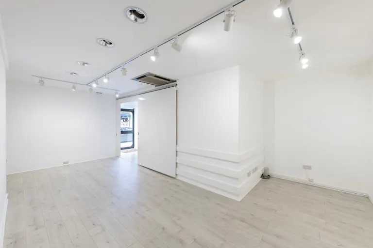 Trendy Showroom in Central London - Image 4
