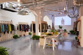 Trendy Showroom in Central London - Image 15