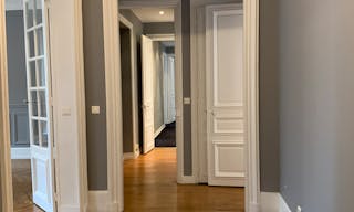 Élégant Showroom Haussmannien à Paris - Image 2