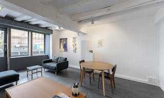 Stylish Le Marais Boutique - Image 9