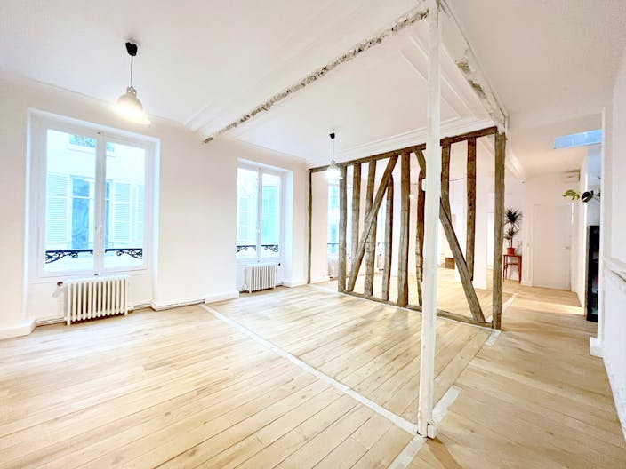 Splendid showroom rue Saint Honoré - Place Vendôme, in the heart of Paris fashion & culture district. - Image 0