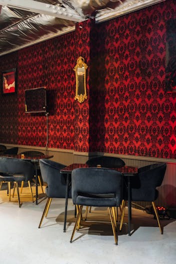 Lounge + Photography Studio - Image 3