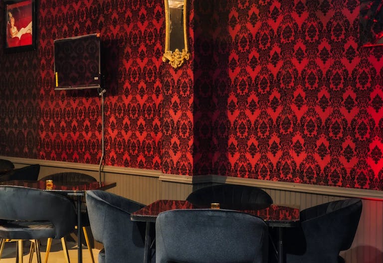 Lounge + Photography Studio - Image 3