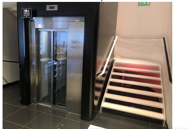 Flagship in Avenue des Ternes - Image 2