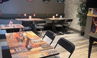 Lively and fully equipped sports bar located in the heart of Spanish Harlem - Image 0