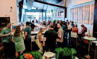 Sophisticated bar and lounge in the heart of downtown - Image 1