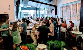 Sophisticated bar and lounge in the heart of downtown - Image 1