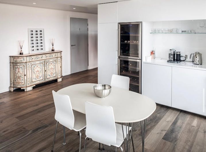 Showroom mode avec vue Tour Eiffel – Paris 17 – 195m² lumineux - Image 4