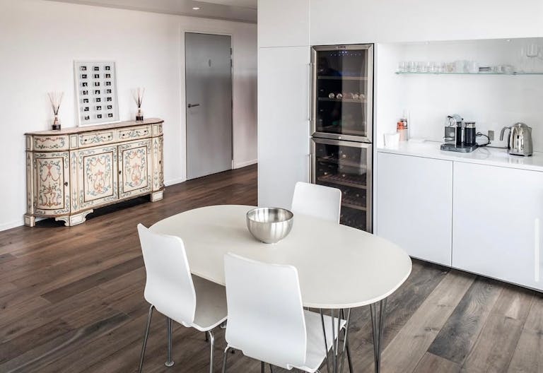 Showroom mode avec vue Tour Eiffel – Paris 17 – 195m² lumineux - Image 4