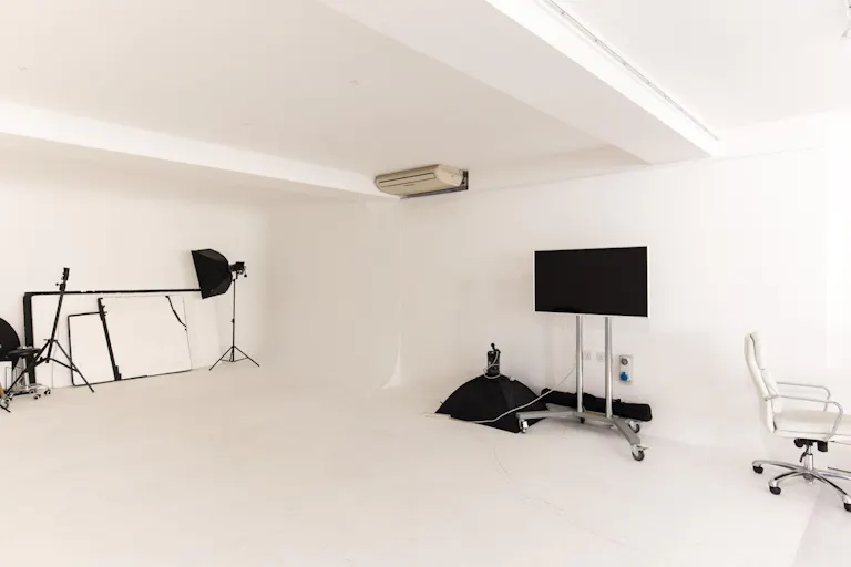 Open Showroom in Covent Garden - Image 1