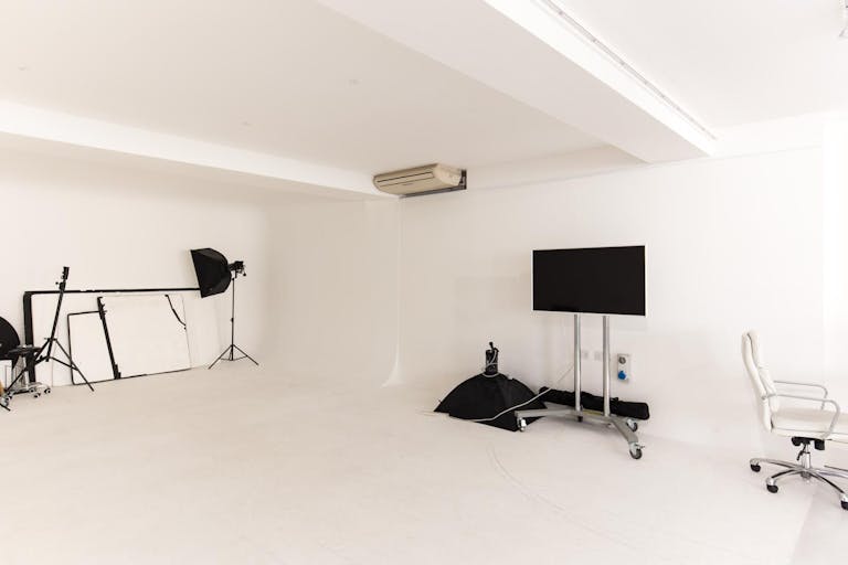 Open Showroom in Covent Garden - Image 1