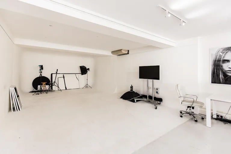 Open Showroom in Covent Garden - Image 4