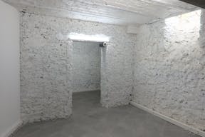 Two-level boutique and underground space - Image 3