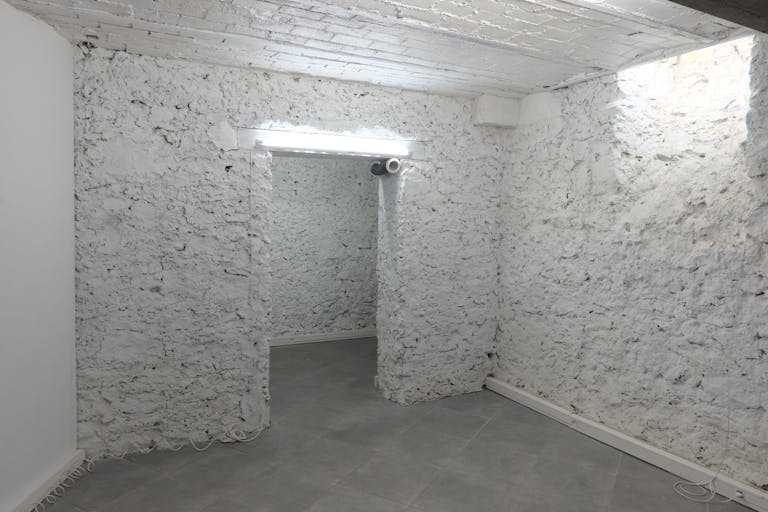 Two-level boutique and underground space - Image 3