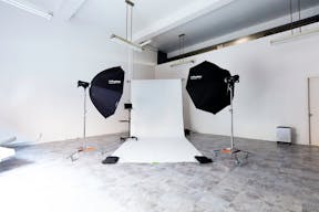 17 ft CEILING, GALLERY, PHOTO STUDIO, EVENT, POP UP SPACE, PARKING, PRIME LA CHINATOWN - Image 3