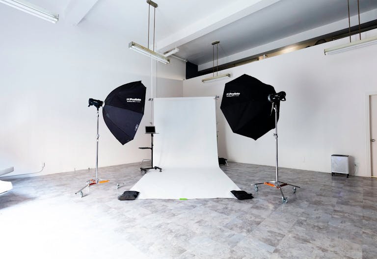 17 ft CEILING, GALLERY, PHOTO STUDIO, EVENT, POP UP SPACE, PARKING, PRIME LA CHINATOWN - Image 3